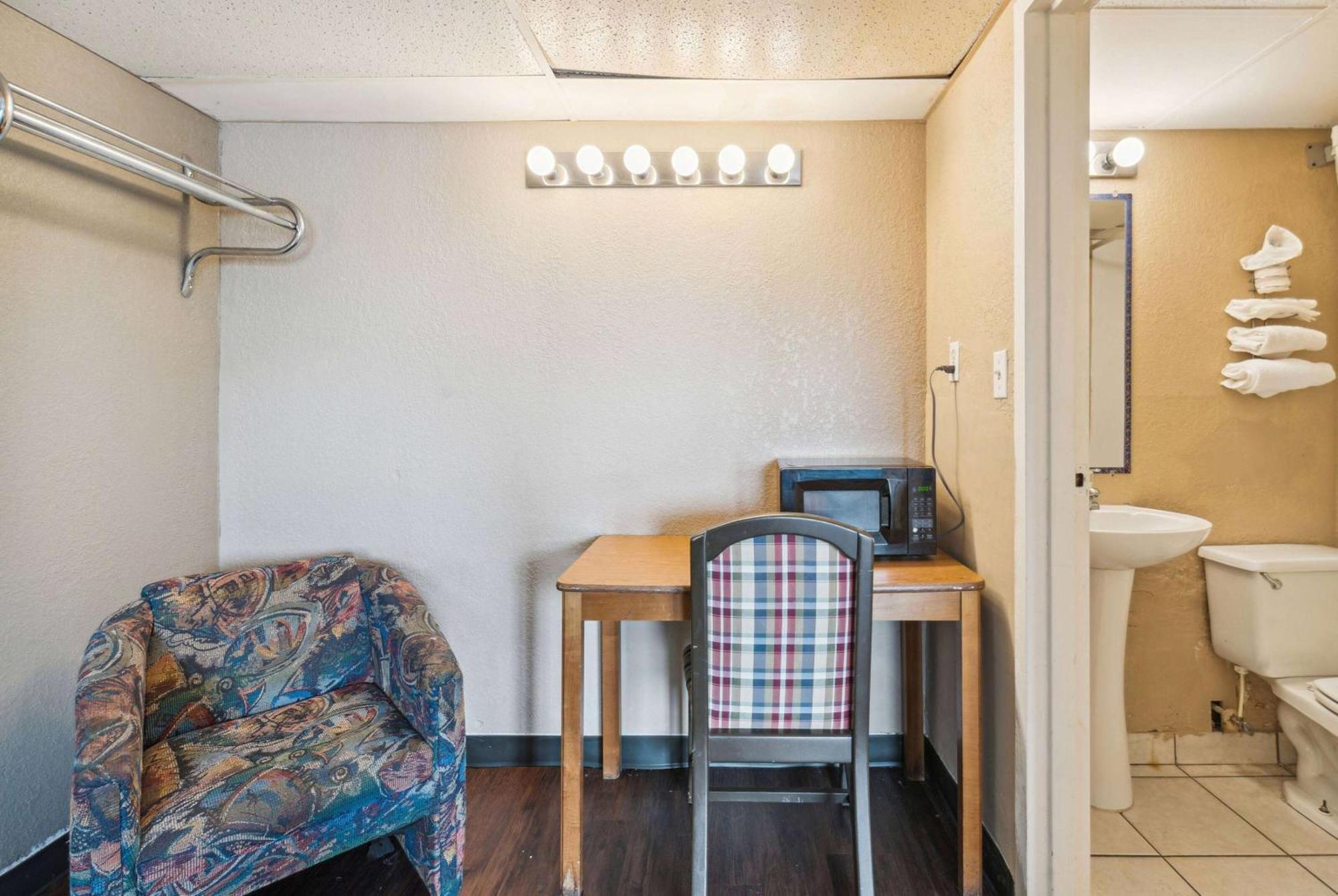 Super 8 By Wyndham Millbury/Toledo Hotel Kültér fotó