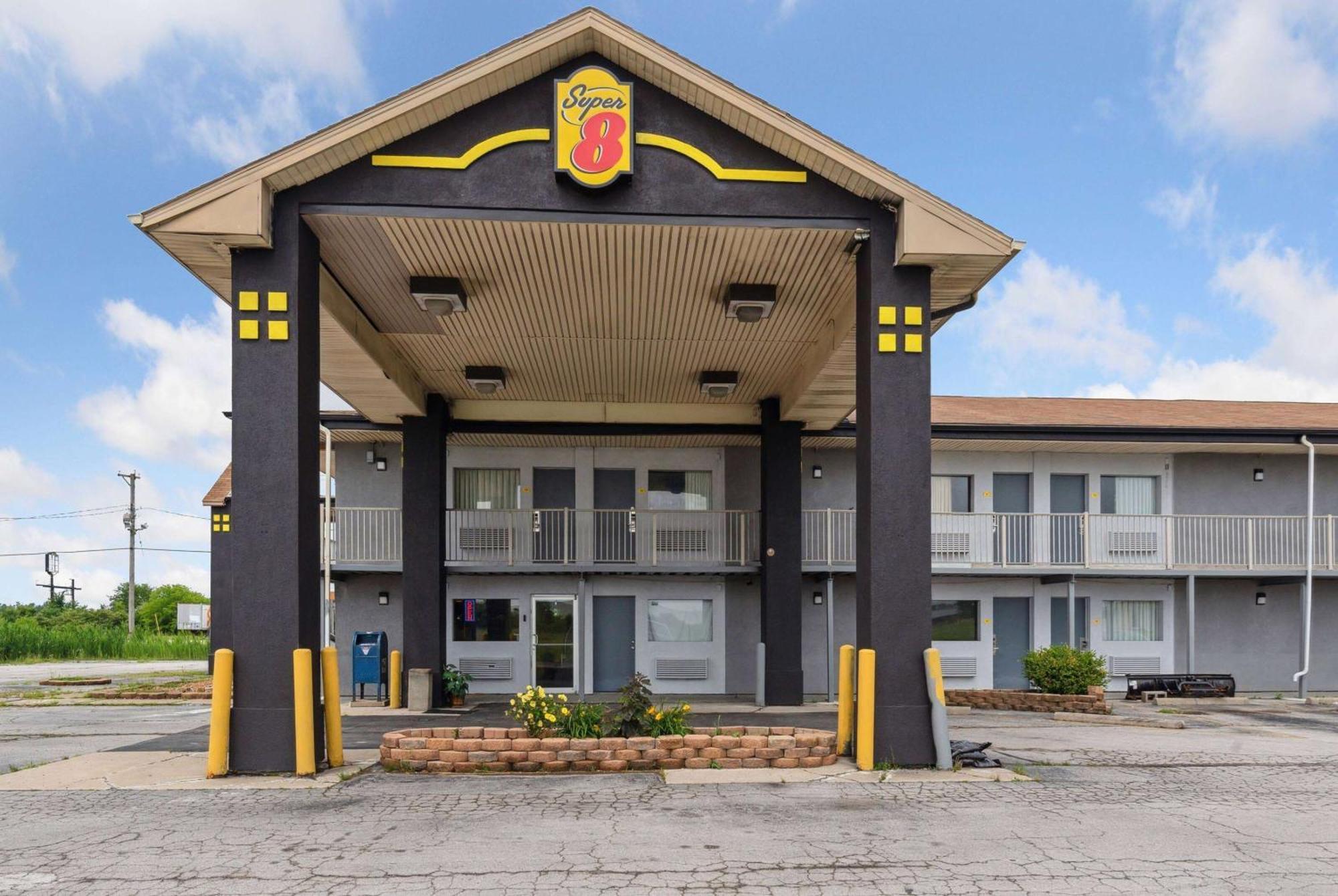 Super 8 By Wyndham Millbury/Toledo Hotel Kültér fotó